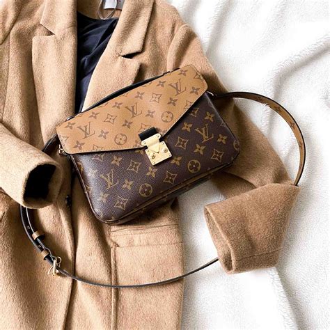 louis vuitton pochette metis price.